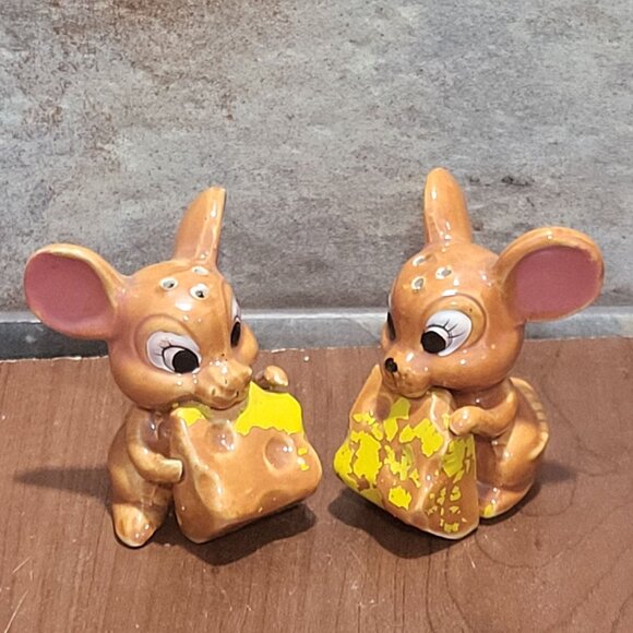Vintage Mouse and Cheese Salt and Pepper Shaker Set - Picture 9 of 11